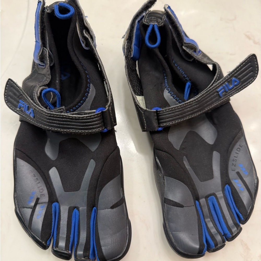 Fila Men Size 5 Skele-Toes EZ Slide Running Water Barefoot Black Blue Minimalist